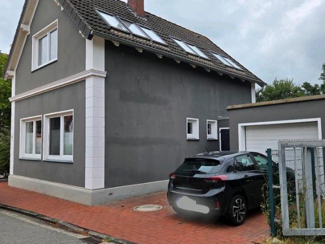 Charmantes Einfamilienhaus in zentraler Lage mit Garten u. Garage