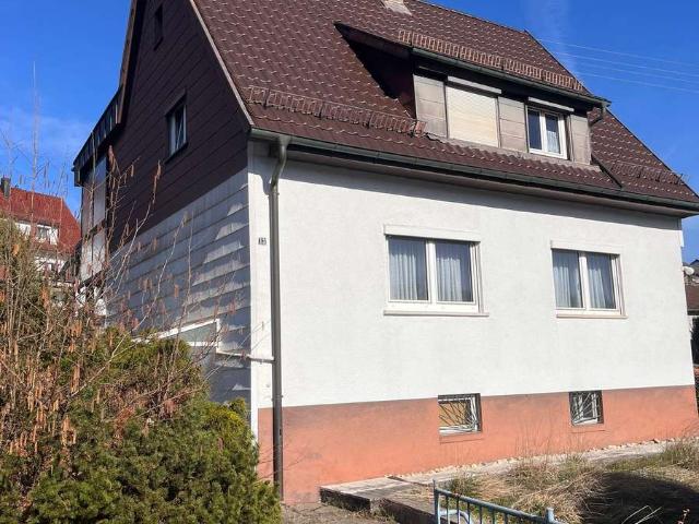 Charmantes Einfamilienhaus in Albershausen mit großem Balkon und Garten