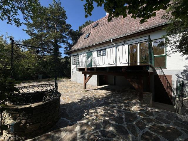 Charmantes Einfamilienhaus in Maria Enzersdorf: Großer Garten, herrlicher Burgblick, perfektes Zuhause