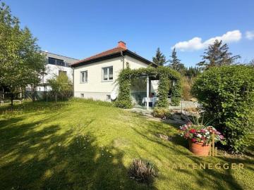 ABSOLUTE RUHELAGE: Gepflegtes Haus auf großem Grundstück
