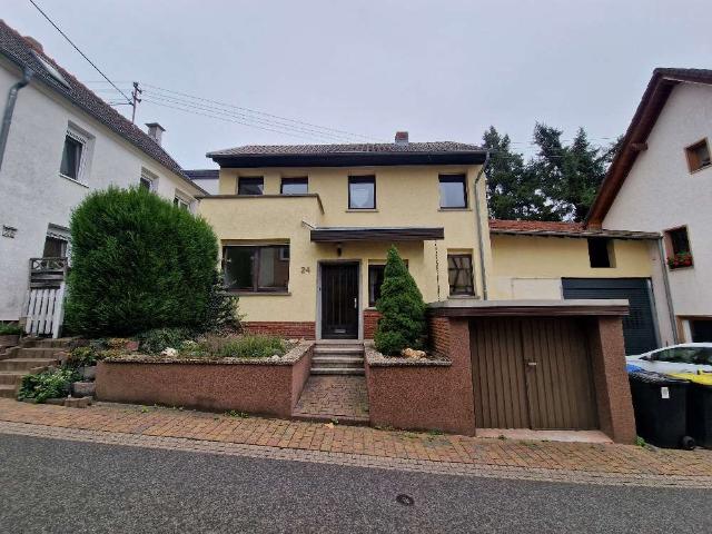 Charmantes Einfamilienhaus in Sponheim – Erstbezug nach Renovierung mit Garten, Garage und Kamin
