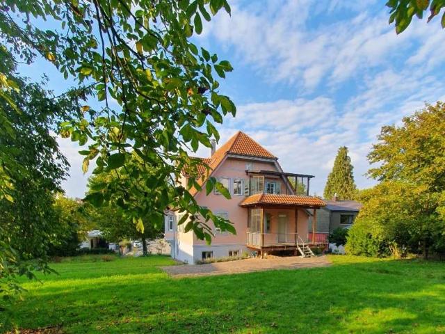 Charmantes Einfamilienhaus mit 7 Zimmern und großem Garten