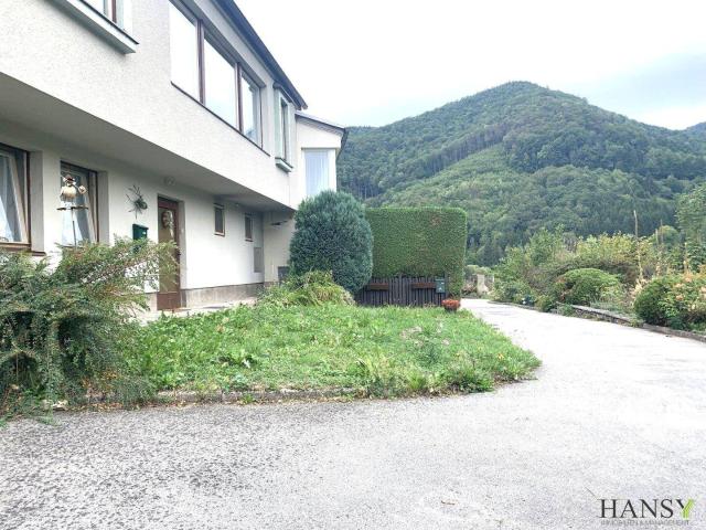 Charmantes Einfamilienhaus mit außergewöhnlicher 60er Jahre Architektur, Gartenhaus und traumhafter Aussicht