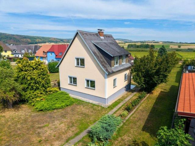 Charmantes Einfamilienhaus mit Baulandreserven