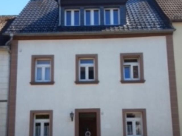 Charmantes Einfamilienhaus mit Balkon und großzügigem Studio