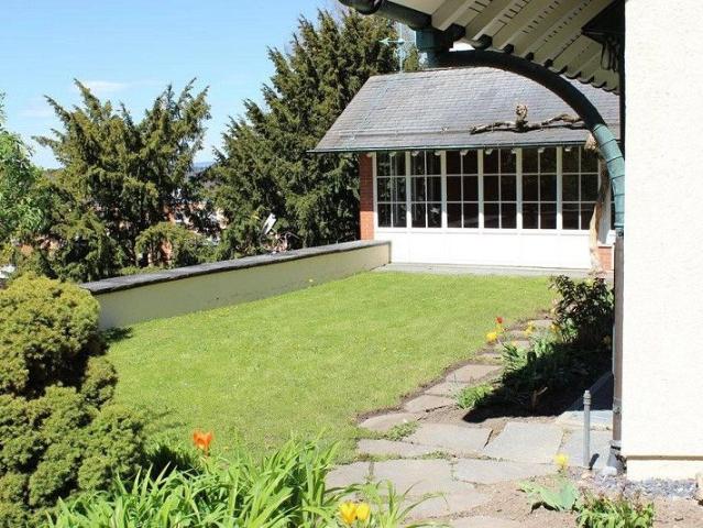 Charmantes Einfamilienhaus mit Blick über die Stadt Zürich
