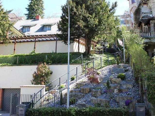 Charmantes Einfamilienhaus mit Blick über die Stadt Zürich