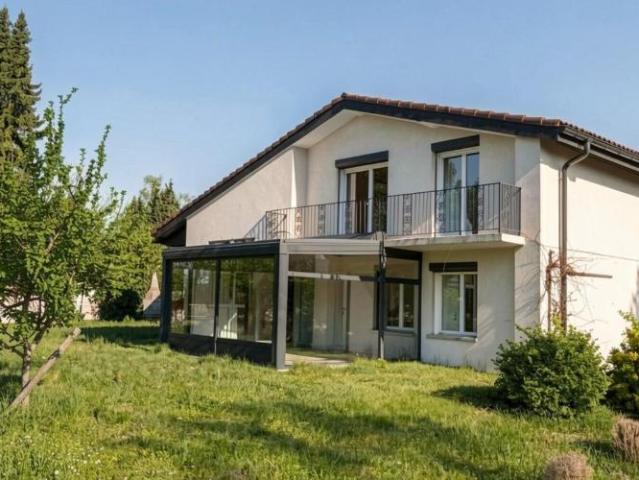 Charmantes Einfamilienhaus mit Garten in einem Wohnquartier in La Sarraz