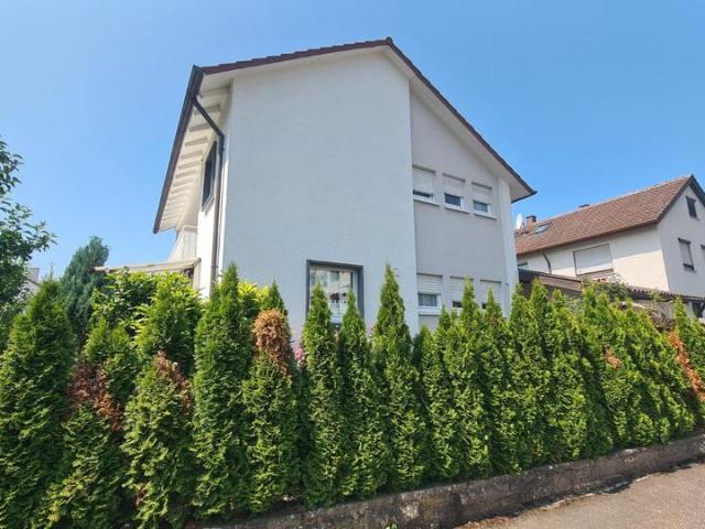 Charmantes Einfamilienhaus mit Garten und Bachzugang in Weinstadt