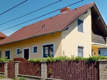 Charmantes Einfamilienhaus mit Garten und Garage in Wien Eßling – mit Modernisierungspotenzial