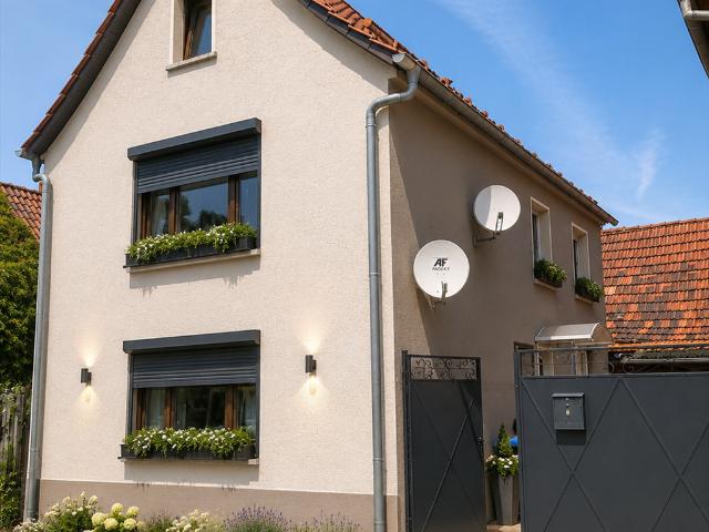 Charmantes Einfamilienhaus mit großzügiger Garage in Reinsdorf
