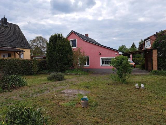 Charmantes Einfamilienhaus mit großem Garten, Doppelgarage & Ausb