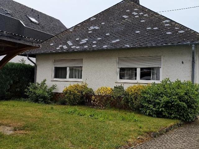 Charmantes Einfamilienhaus mit großem Garten, Wintergarten, Terrasse, Garage und modernisiertem Bad