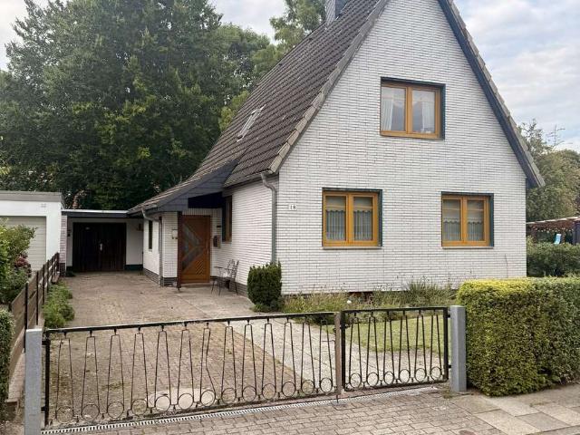 Charmantes Einfamilienhaus mit großem Grundstück in Wulsdorf