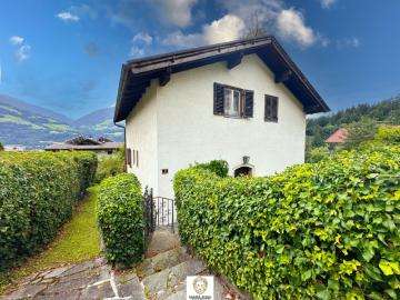 Charmantes Einfamilienhaus mit großem Grundstück und Entwicklungspotenzial in Fritzens