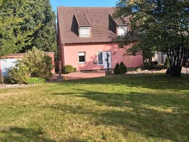 Charmantes Einfamilienhaus mit großem Grundstück