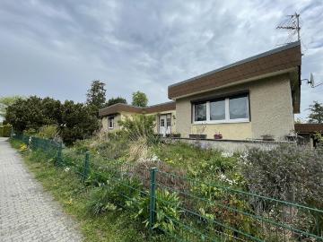 Charmantes Einfamilienhaus mit großem Keller und Entwicklungspotenzial in Großziethen