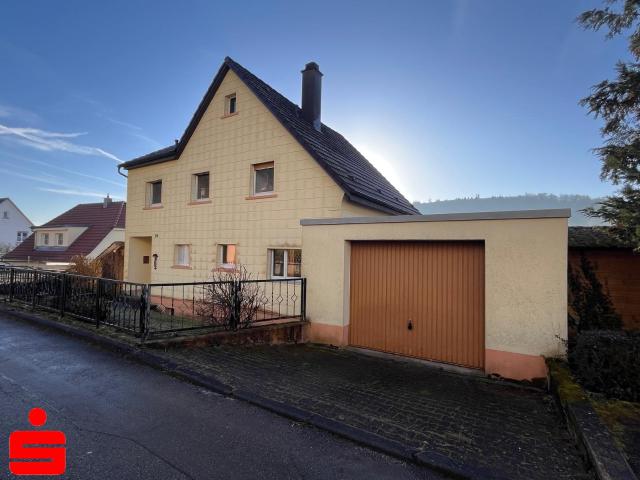 Charmantes Einfamilienhaus mit großer Terrasse und Weitblick in Ernsbach
