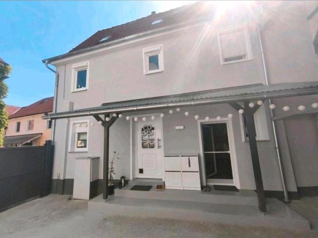 Charmantes Einfamilienhaus mit großer Scheune und viel Potenzial
