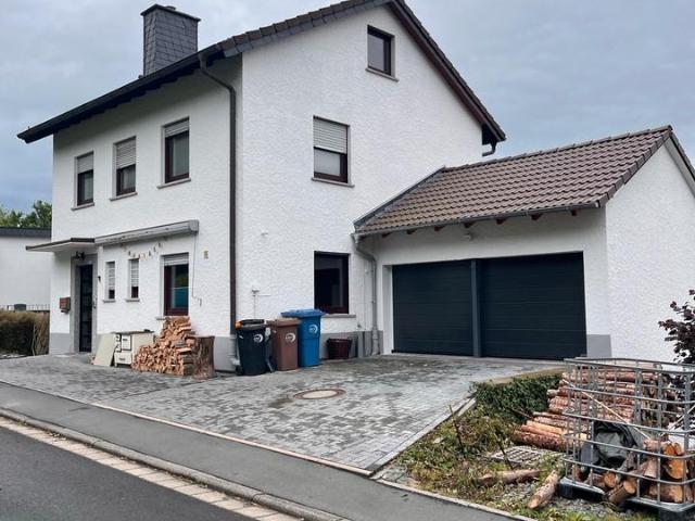 Charmantes Einfamilienhaus mit Doppelgarage