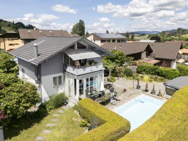 CHARMANTES EINFAMILIENHAUS MIT EINLIEGERWOHNUNG