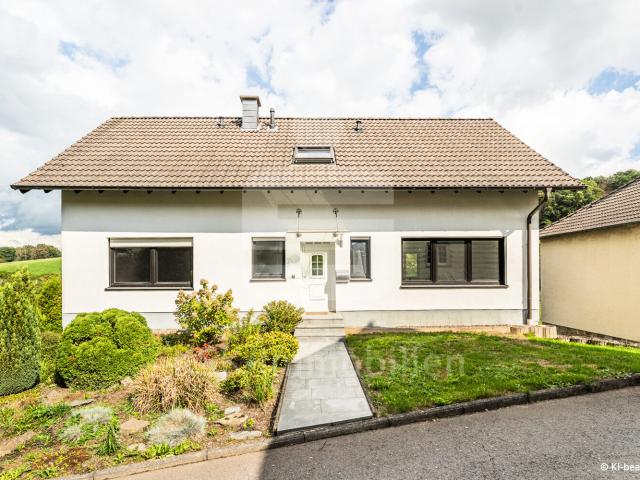 Charmantes Einfamilienhaus mit Einliegerwohnung in ruhiger Lage!