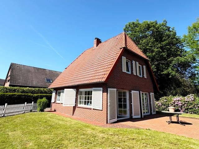 Charmantes Einfamilienhaus mit idyllischer Gartenanlage und Carport in ruhiger Lage in BZ Rostrup