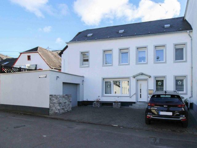 Charmantes Einfamilienhaus mit Sauna, Garage & Stellplätzen in ruhiger Lage von Trier Pfalzel