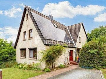 Charmantes Einfamilienhaus mit Photovoltaik und großem Garten