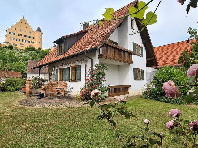 Charmantes Einfamilienhaus mit romantischem Garten