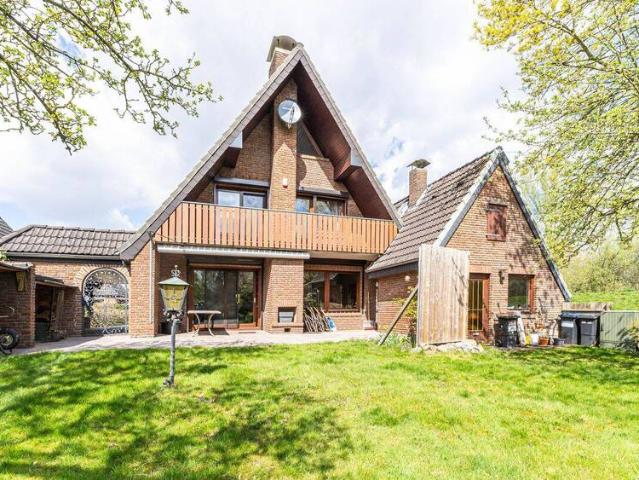 RESERVIERT ! Charmantes Einfamilienhaus mit Wärmepumpe großem Südgrundstück und direkter Deichlage in Bremen Grolland