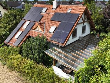 Charmantes Einfamilienhaus mit Wintergarten, Pool und Photovoltaik Reserviert