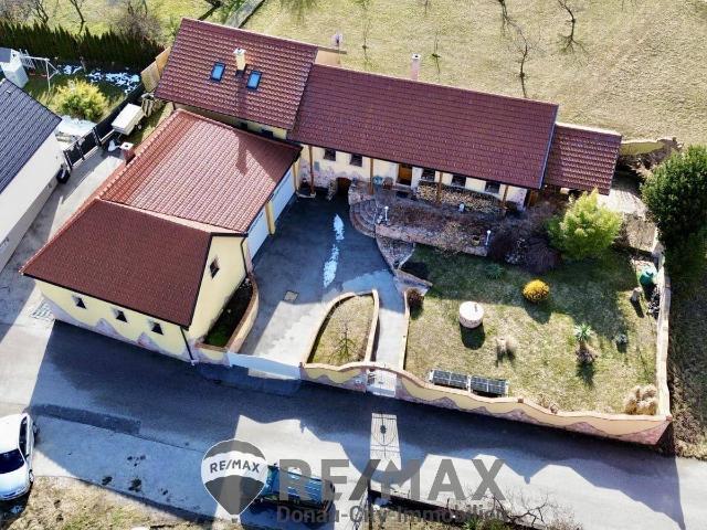 Charmantes Einfamilienhaus mit Terrasse, Garage und zusätzlichem Grundstück