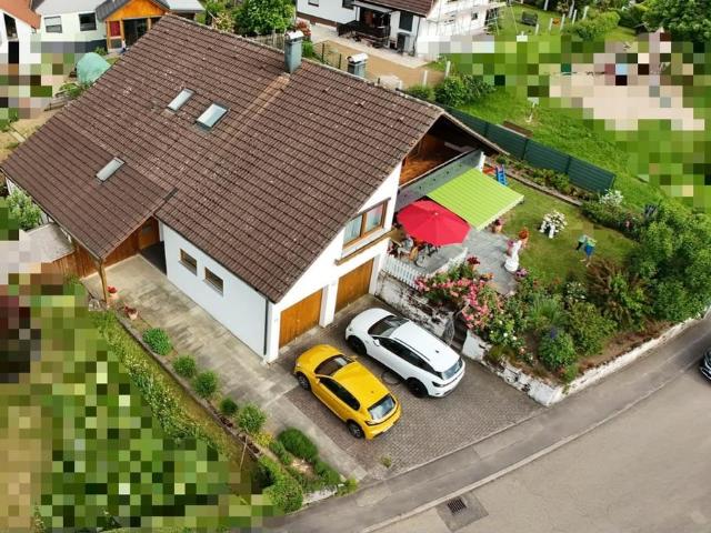 Charmantes Einfamilienhaus mit traumhaftem Garten in Ergenzingen