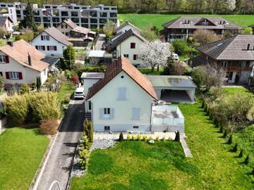 CHARMANTES EINFAMILIENHAUS MIT UMBAUPOTENTIAL WOHNEN AM GOLFPLATZ