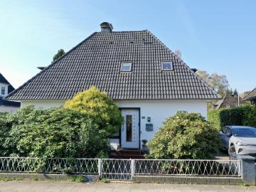 Charmantes Einfamilienhaus mit überdachter Terrasse und Garage