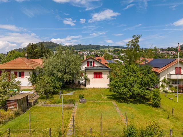 Charmantes Einfamilienhaus mit viel Potenzial und grossem Garten