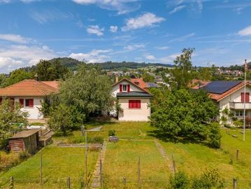 Charmantes Einfamilienhaus mit viel Potenzial und grossem Garten