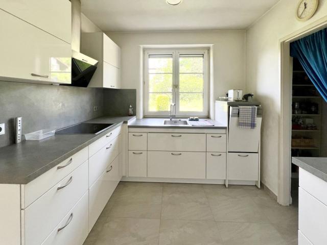 Charmantes Einfamilienhaus Modernisiert, Gepflegt und Vielseitig Nutzbar