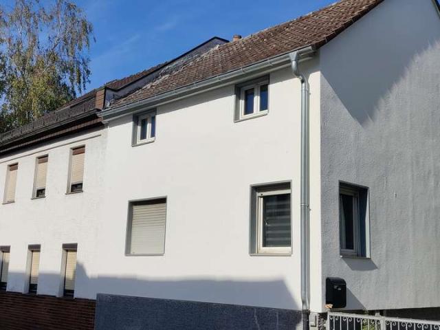 Charmantes, einseitig angebautes Einfamilienhaus mit Anbau und Garage im Zentrum von Heusenstamm!