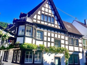 Charmantes Fachwerkhaus mit ca. 180 m² Nutzfläche in Winningen
