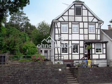 Charmantes Fachwerkhaus mit Potenzial – optionales Gartengrundstück mit eigenem Wupper Zugang