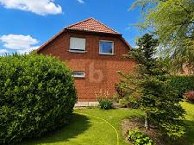 CHARMANTES FAMILIENDOMIZIL MIT TOLLEM GARTEN