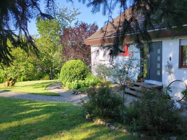 Charmantes Familienhaus mit großem Garten, Balkon, viel Potenzial