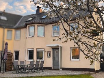 Charmantes Familienhaus mit Kamin & Garten