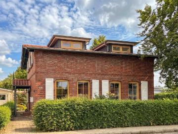 Charmantes Familienhaus mit idyllischem Garten & zusätzlicher, wohnlicher Nutzfläche im Obergeschoss