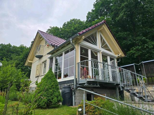 Charmantes Ferienhaus am Waldrand bei Meißen mit schönem Garten