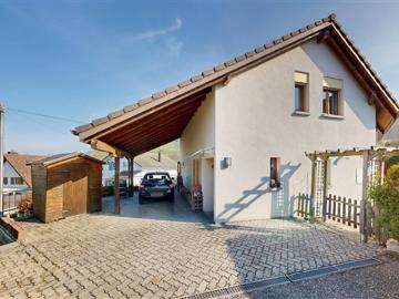 Charmantes, freistehendes 7.5 Zimmer Einfamilienhaus mit Carport