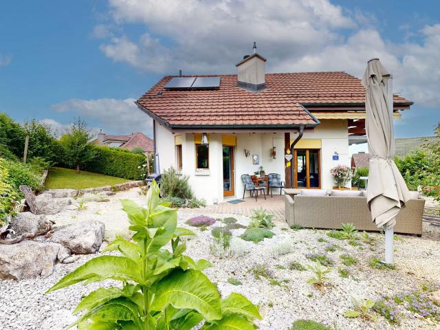 Charmantes, freistehendes 7.5 Zimmer Einfamilienhaus mit Carport