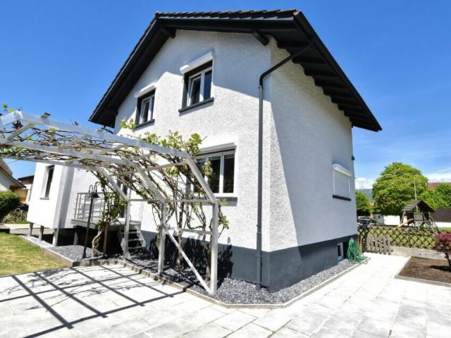 Charmantes freistehendes Einfamilienhaus mit Garten an ruhiger Lage